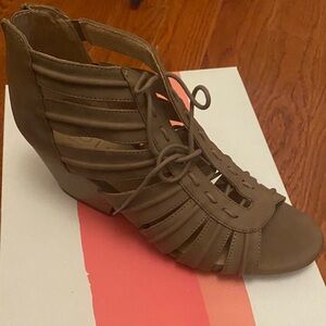 SOUL Naturalizer Brown Lace Up.